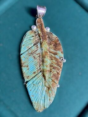 NFR ✨
Navajo/ 925 / Stella Blue Turquoise BOLD statement feather pendant.🩵🤎